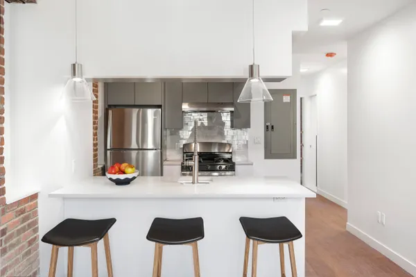 $6,895 | 406 West 52nd Street, Unit 3 | Hell's Kitchen