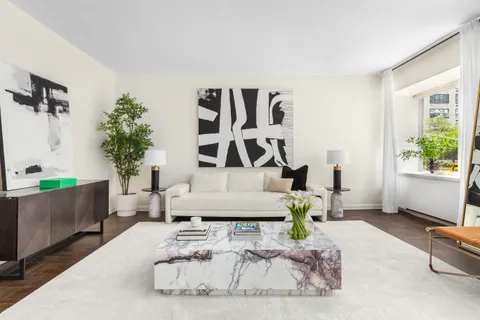 $1,895,000 | 700 Park Avenue, Unit 2B | Lenox Hill
