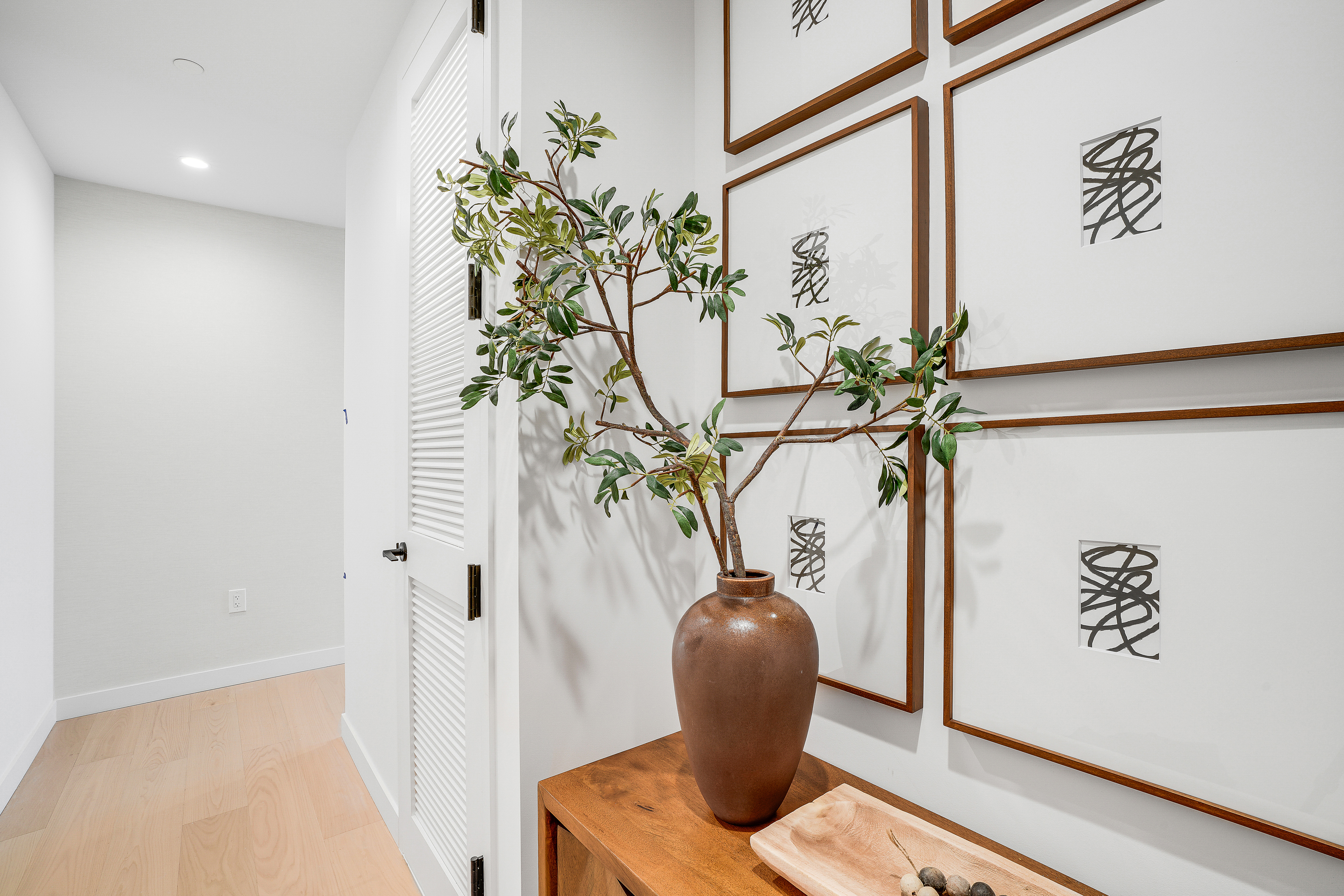 480 Kent Avenue, Unit 9A Brooklyn, NY 11249 - Photo 8 of 33 a vase of flowers sitting on a table