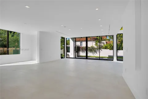 $6,350,000 | 5630 Pine Tree Drive, Miami Beach, FL 33140