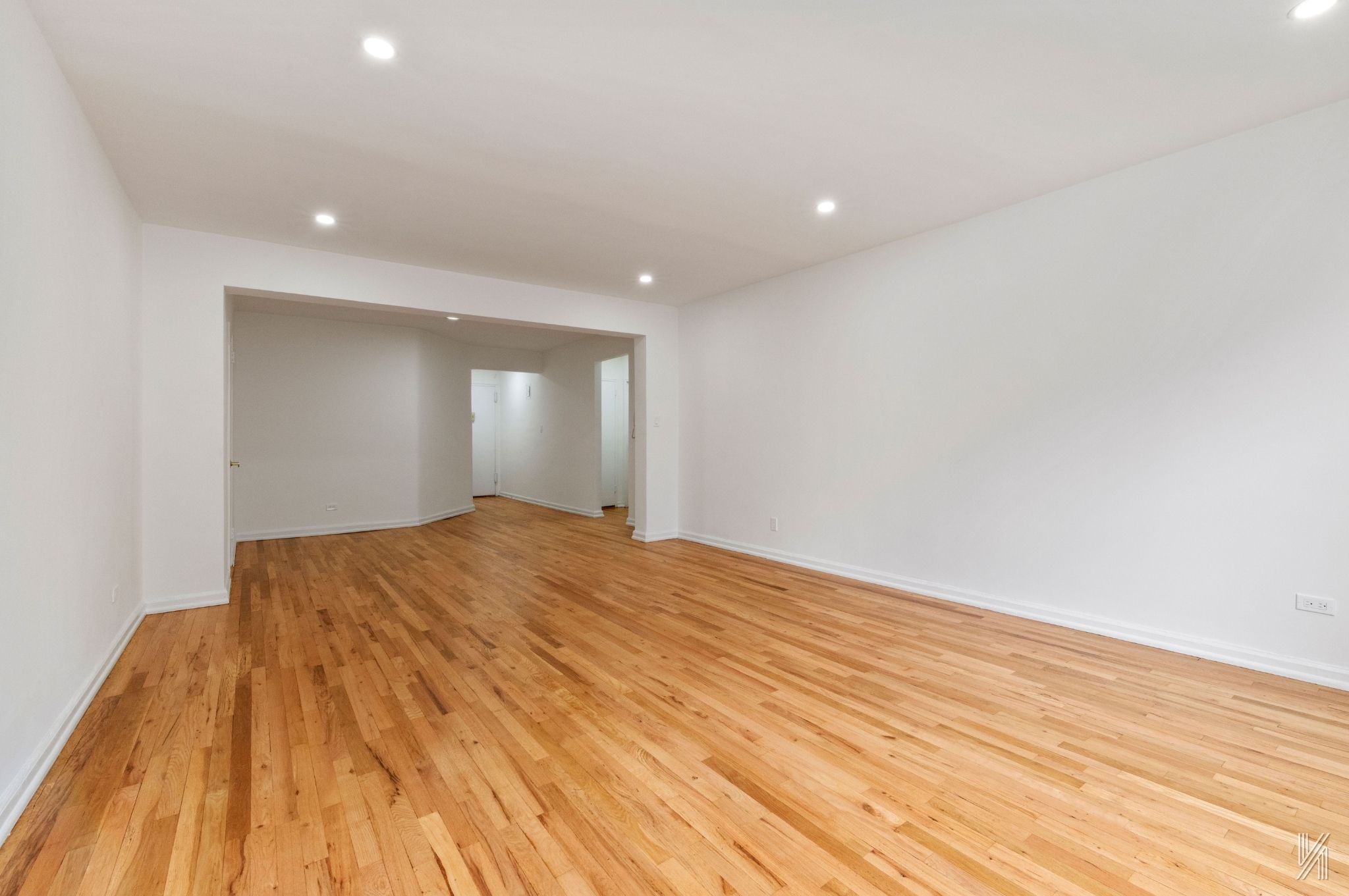 79-10 34th Avenue, Unit 4U Queens, NY 11372 - Photo 4 of 24