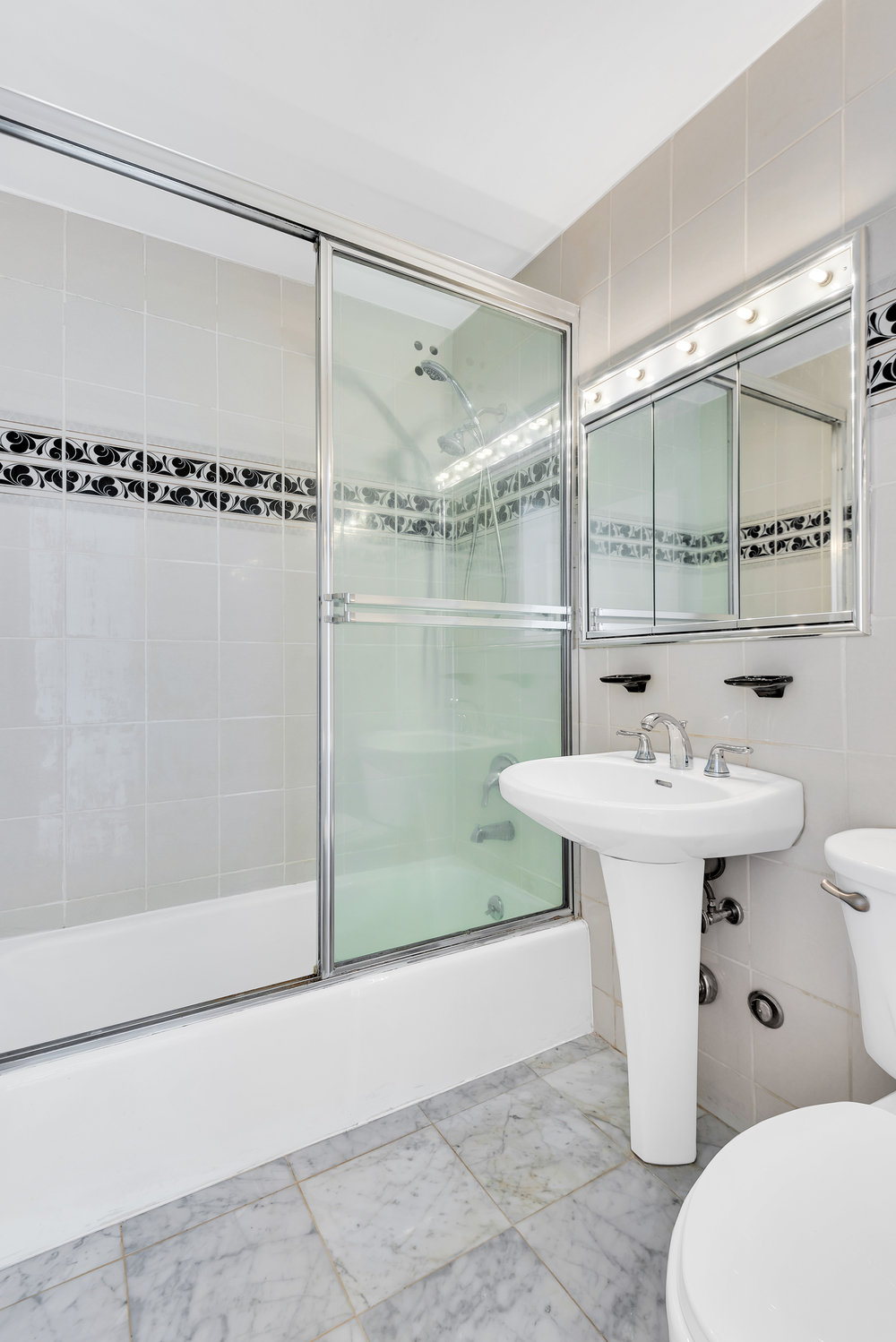 400 East 85th Street, Unit 8C Manhattan, NY 10028 - Photo 7 of 8