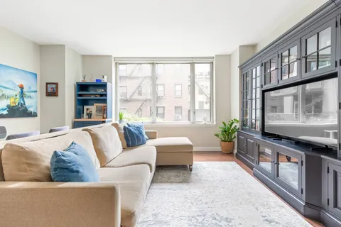 $1,250,000 | 225 East 34th Street, Unit 3K | Murray Hill