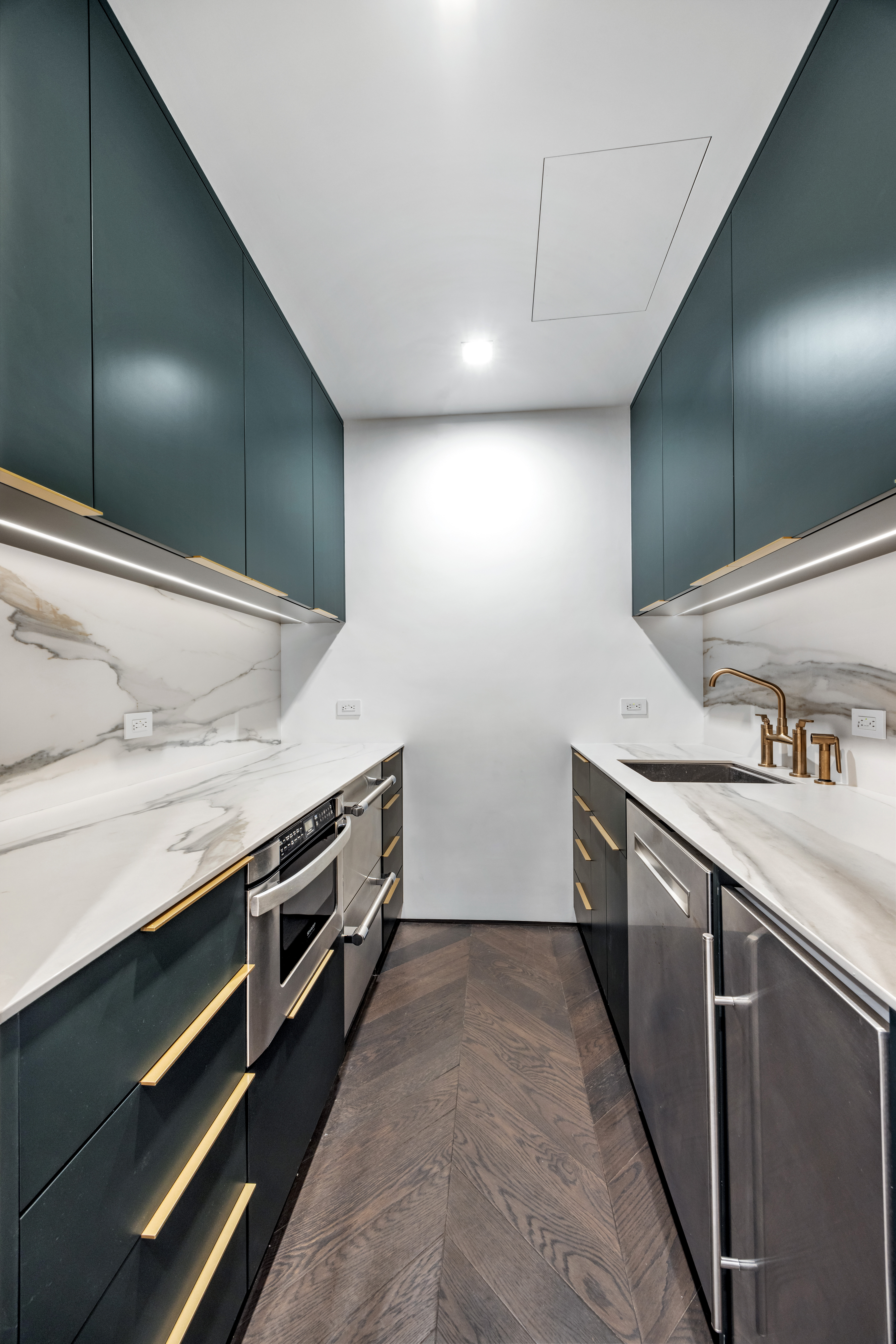 340 Albany Street Manhattan, NY 10280 - Photo 5 of 24 a kitchen with a stove and a sink