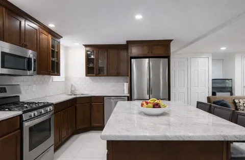 $1,895,000 | 238 West End Avenue | Manhattan Beach