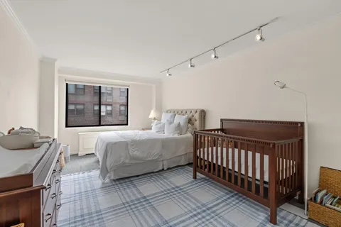 $1,600,000 | 345 East 73rd Street, Unit 11KL | Lenox Hill