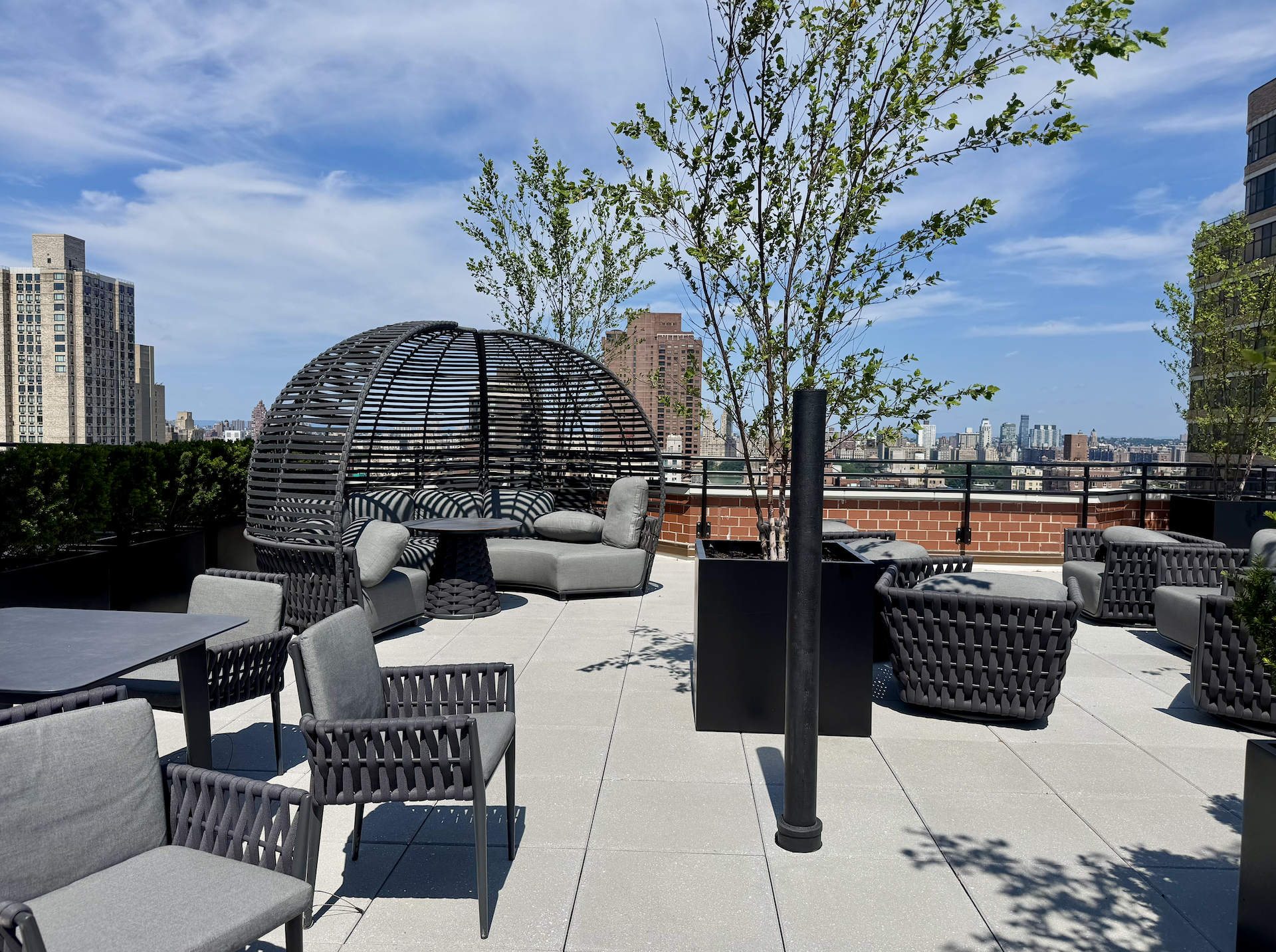 200 East 90th Street, Unit 4F Manhattan, NY 10128 - Photo 7 of 9 a view of outdoor space with seating