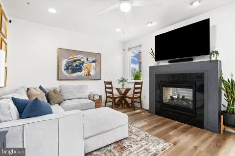 $965,000 | 128 Cambria Walk, Alexandria, VA 22304