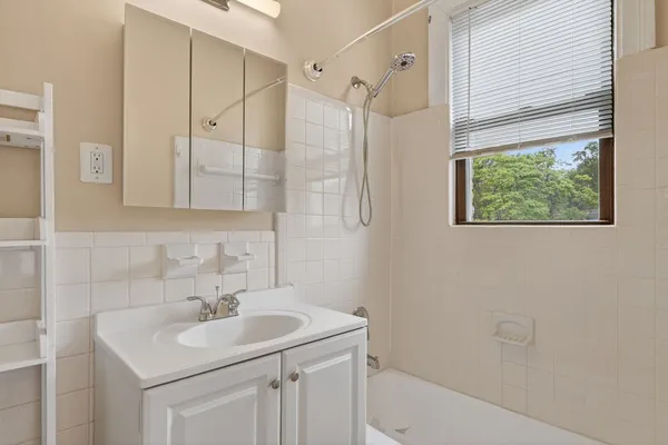 $2,100 | 3616 Connecticut Avenue Northwest, Unit 407, Washington, DC 20008