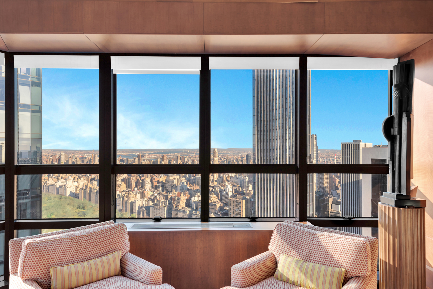 146 West 57th Street, Unit 75A Manhattan, NY 10019 - Photo 7 of 14