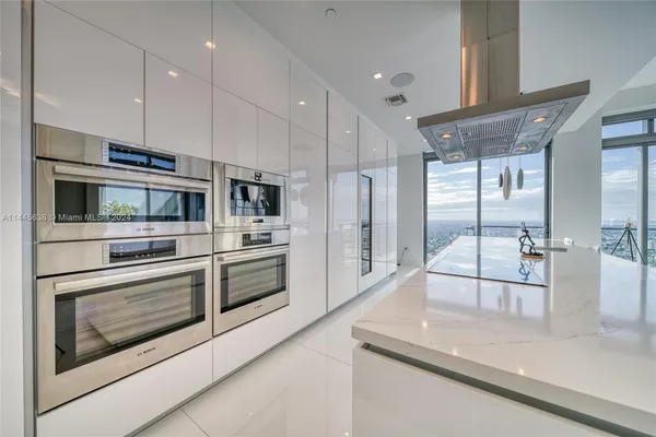 $5,799,900 | 88 Southwest 7th Street, Unit PH4303, Miami, FL 33130