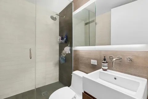 $1,650,000 | 515 East 72nd Street, Unit 23G | Lenox Hill