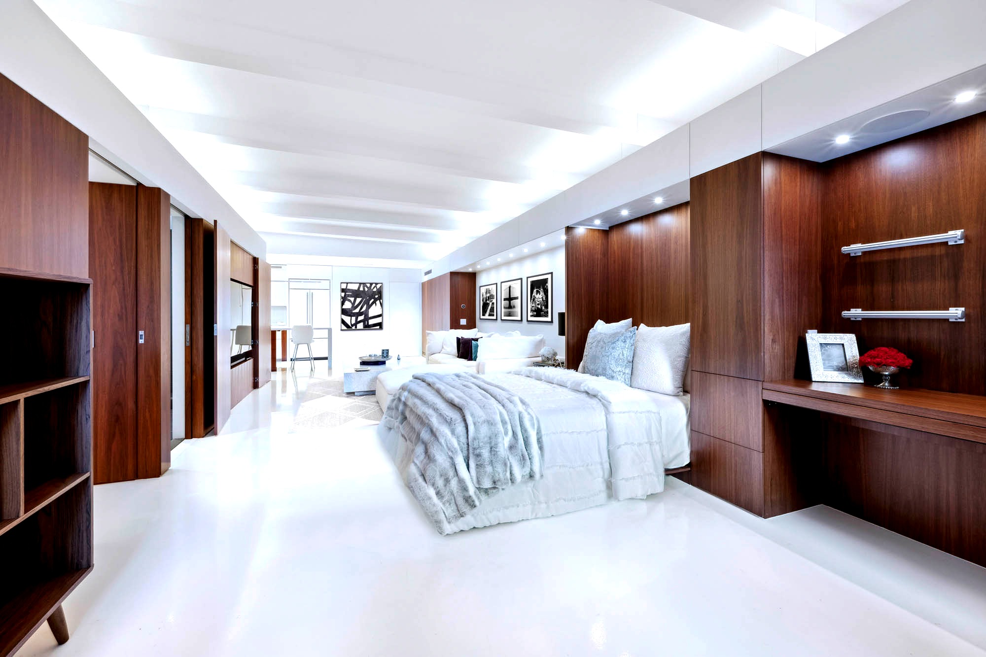 18 East 12th Street, Unit 4C Manhattan, NY 10003 - Photo 5 of 7 a spacious bedroom with a bed and a large mirror