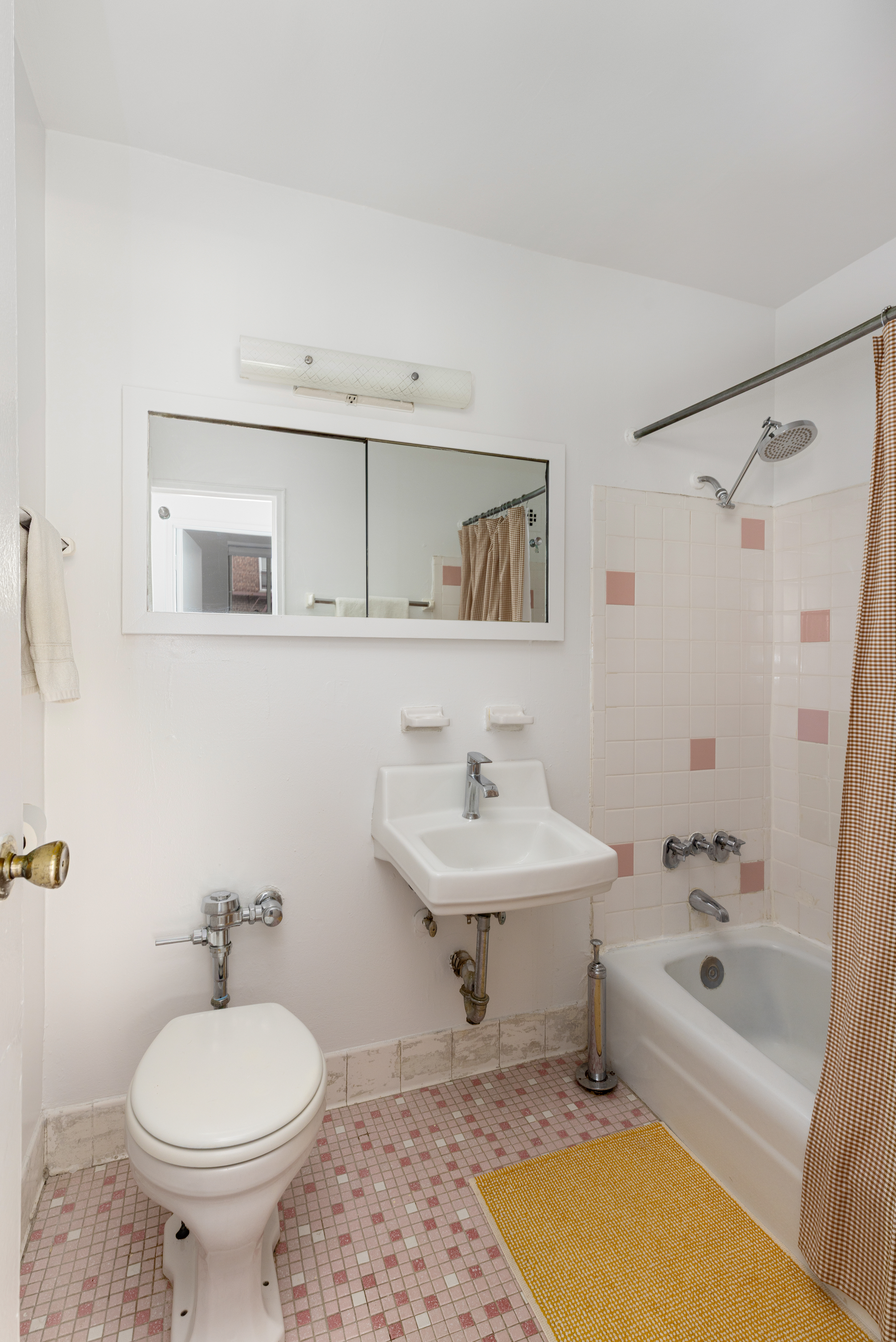 99 Bank Street, Unit 4R Manhattan, NY 10014 - Photo 8 of 15 a bathroom with a sink a toilet and a bathtub