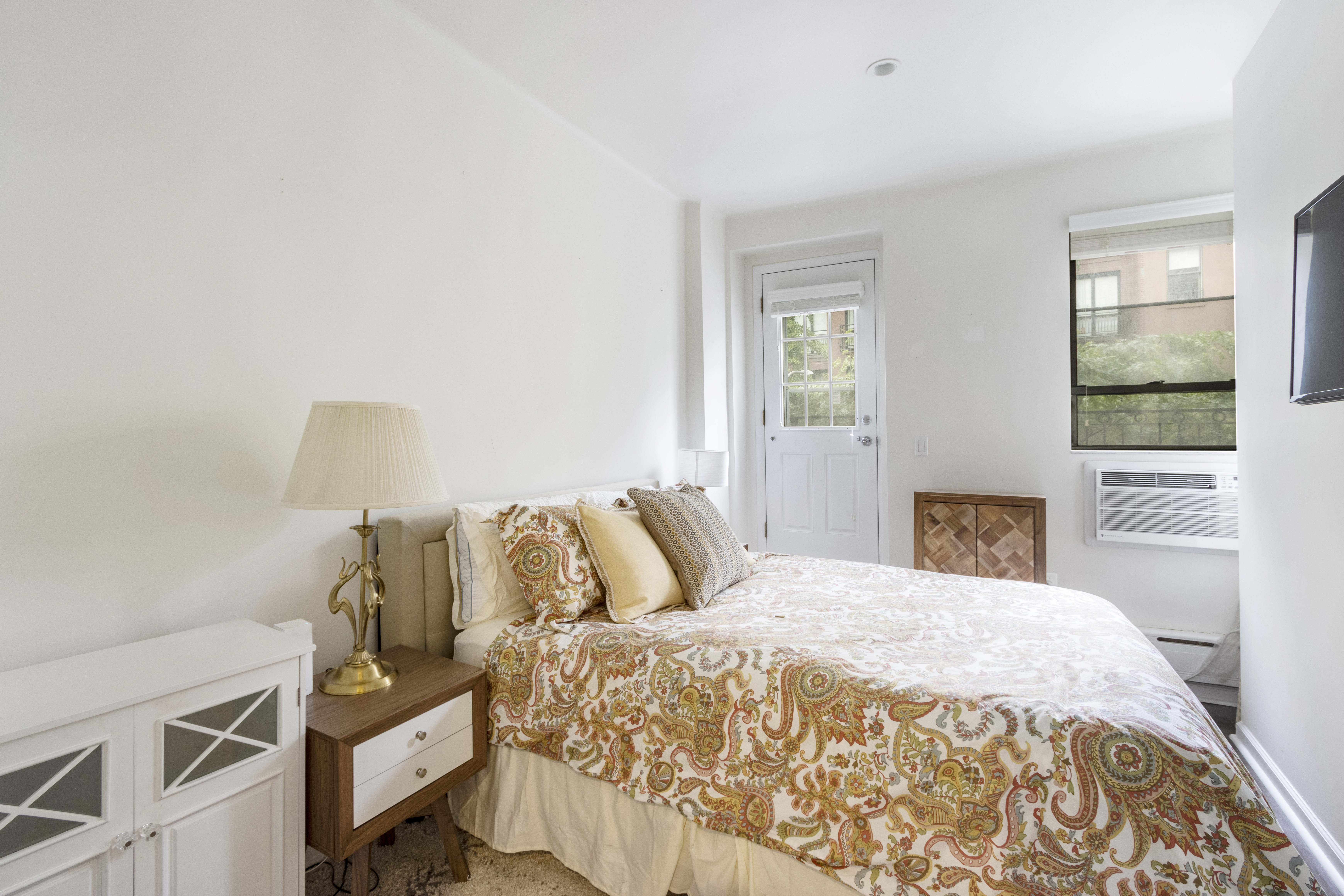 160 East 74th Street, Unit 3 Manhattan, NY 10021 - Photo 6 of 12 a bedroom with a bed and a window