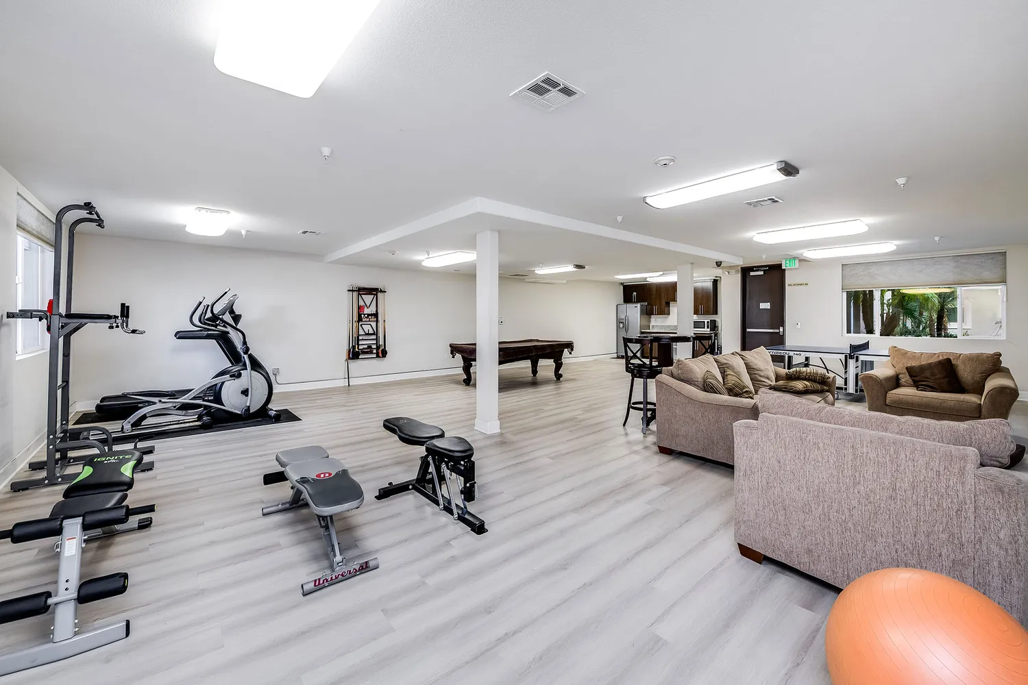 $849,000 | 10878 Bloomfield Street, Unit 211, Toluca Lake, CA 91602