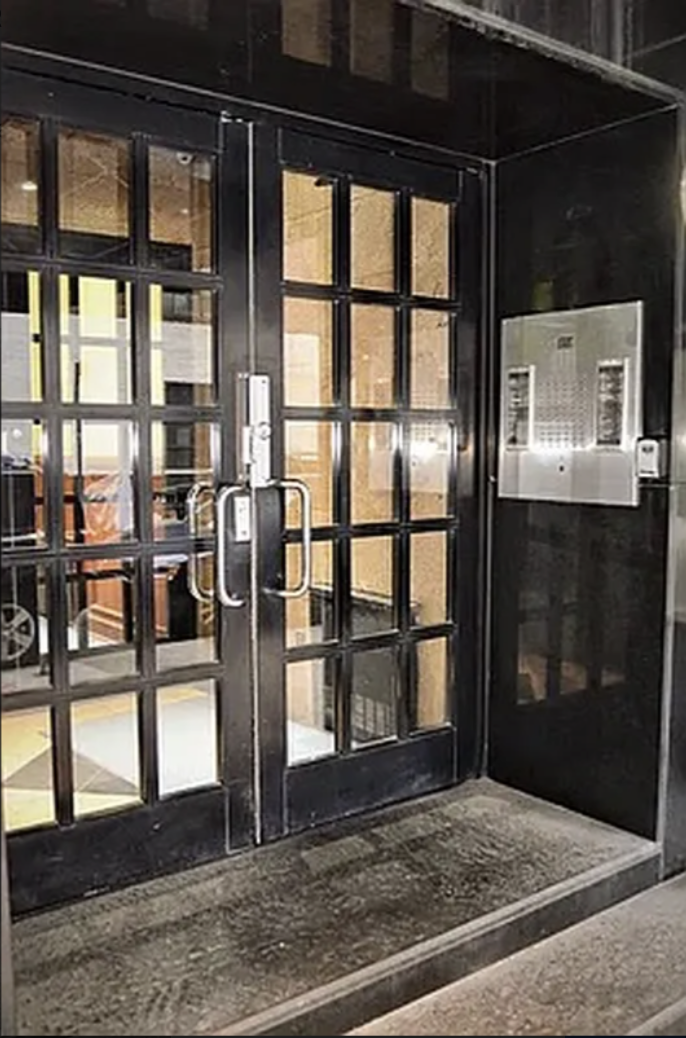 305 East 95th Street, Unit 6E Manhattan, NY 10128 - Photo 6 of 9 a view of entryway