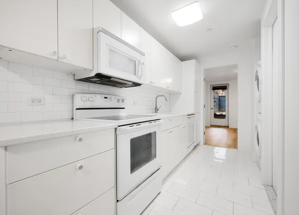 $3,000 | 63 Putnam Avenue | Clinton Hill