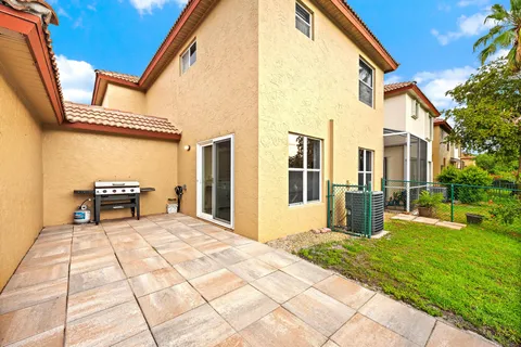 $400,000 | 1088 Via Jardin, Palm Beach Gardens, FL 33418