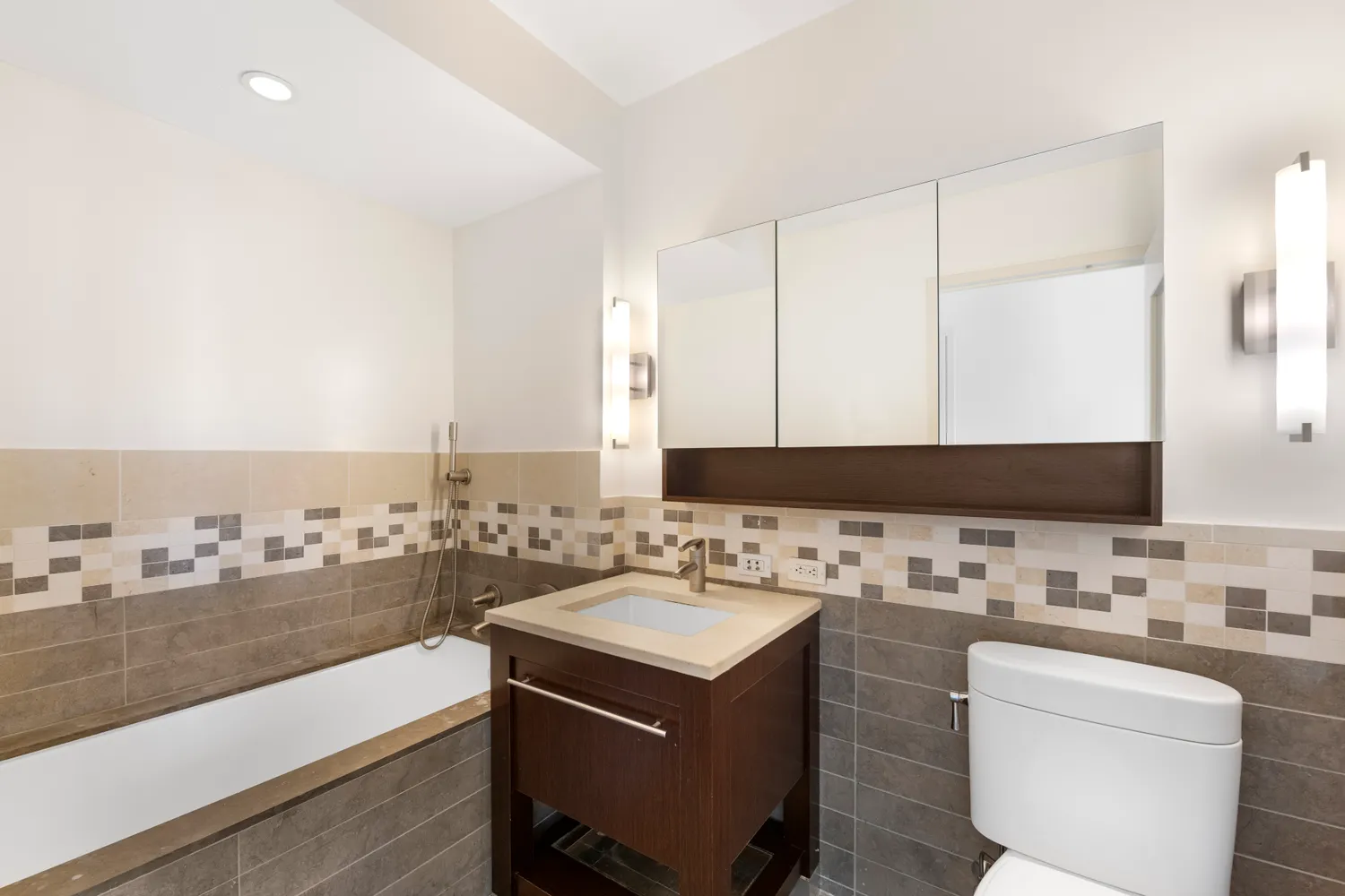 $2,750,000 | 101 West 24th Street, Unit 28B | Chelsea