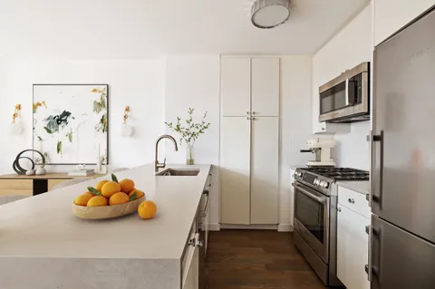 $1,050,000 | 1 Irving Place, Unit P20G | Gramercy
