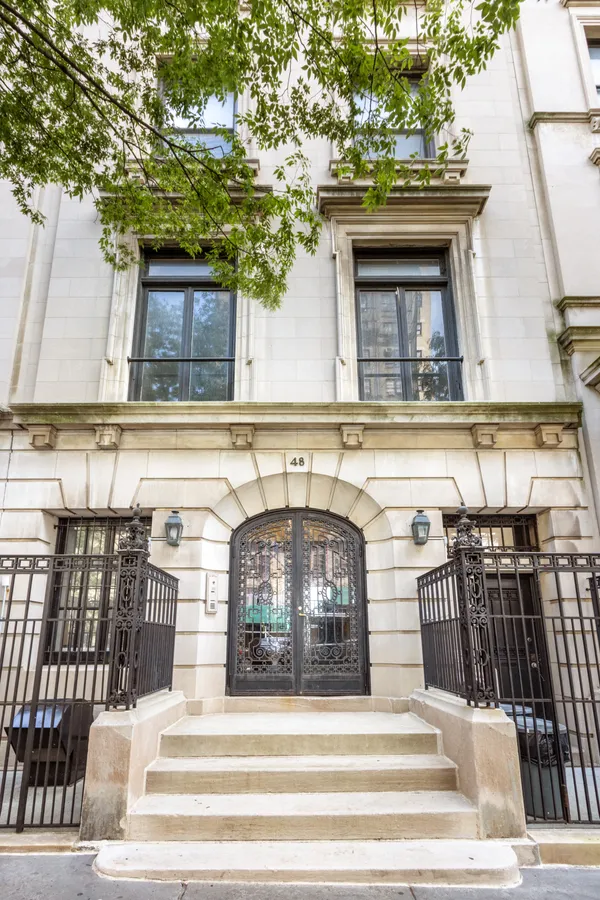a view of a building entrance