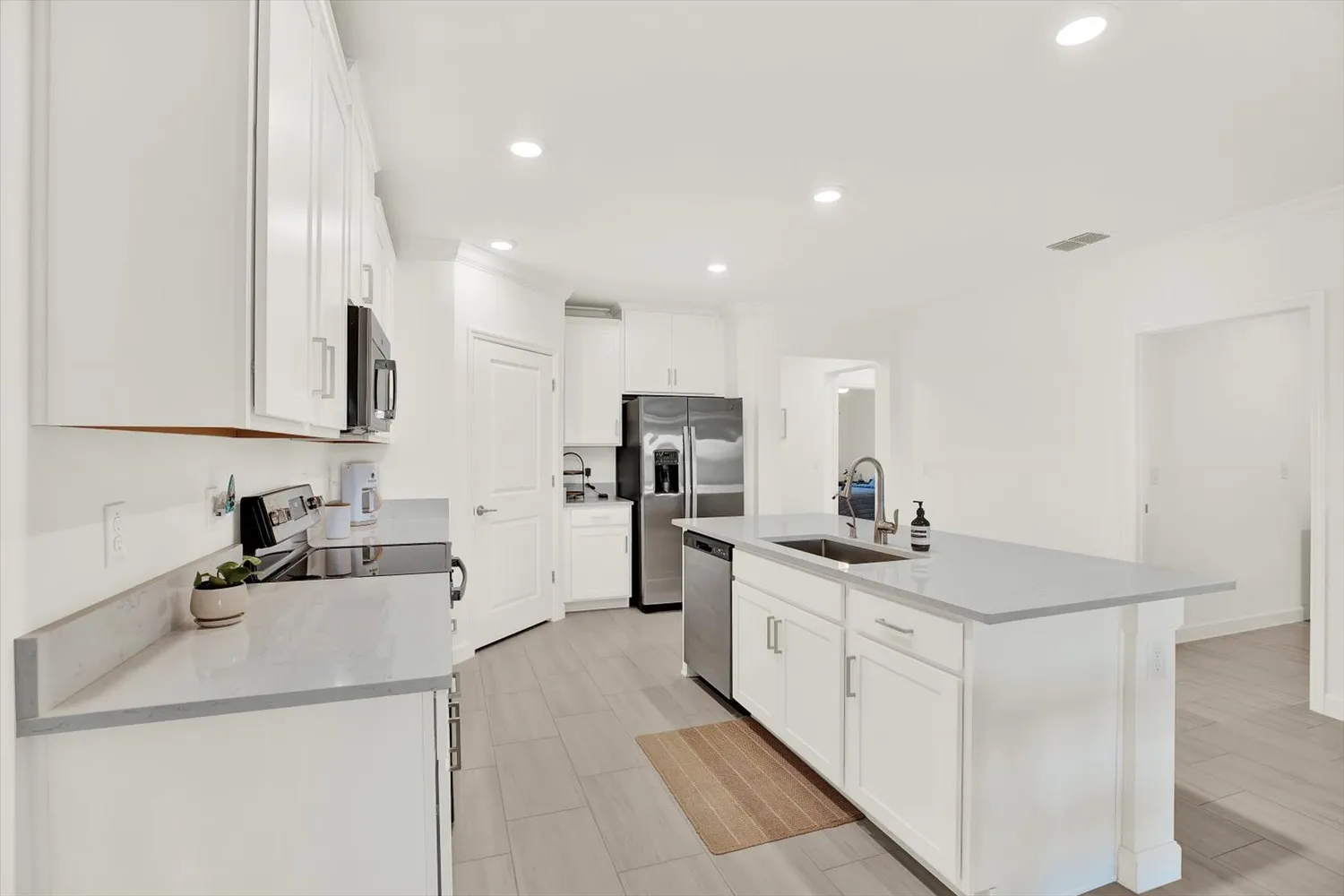 $230,000 | 10998 Gable Dig Loop, San Antonio, FL 33576