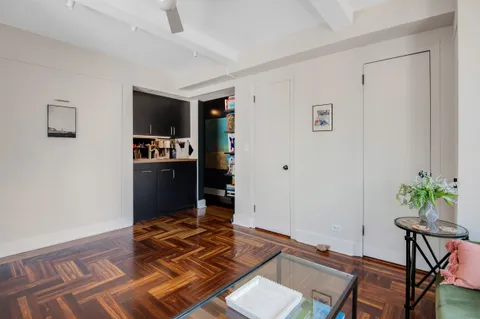 $400,000 | 320 East 42nd Street, Unit 2510 | Murray Hill