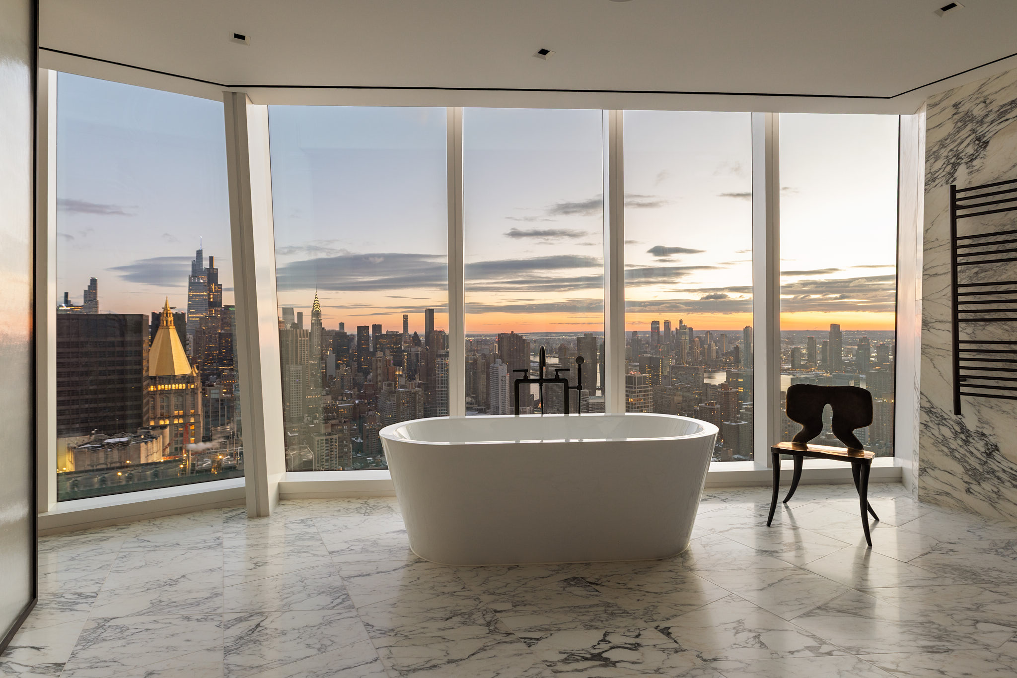 45 East 22nd Street, Unit 52/53B Manhattan, NY 10010 - Photo 11 of 27 a spacious bathroom with a bathtub and next to a window