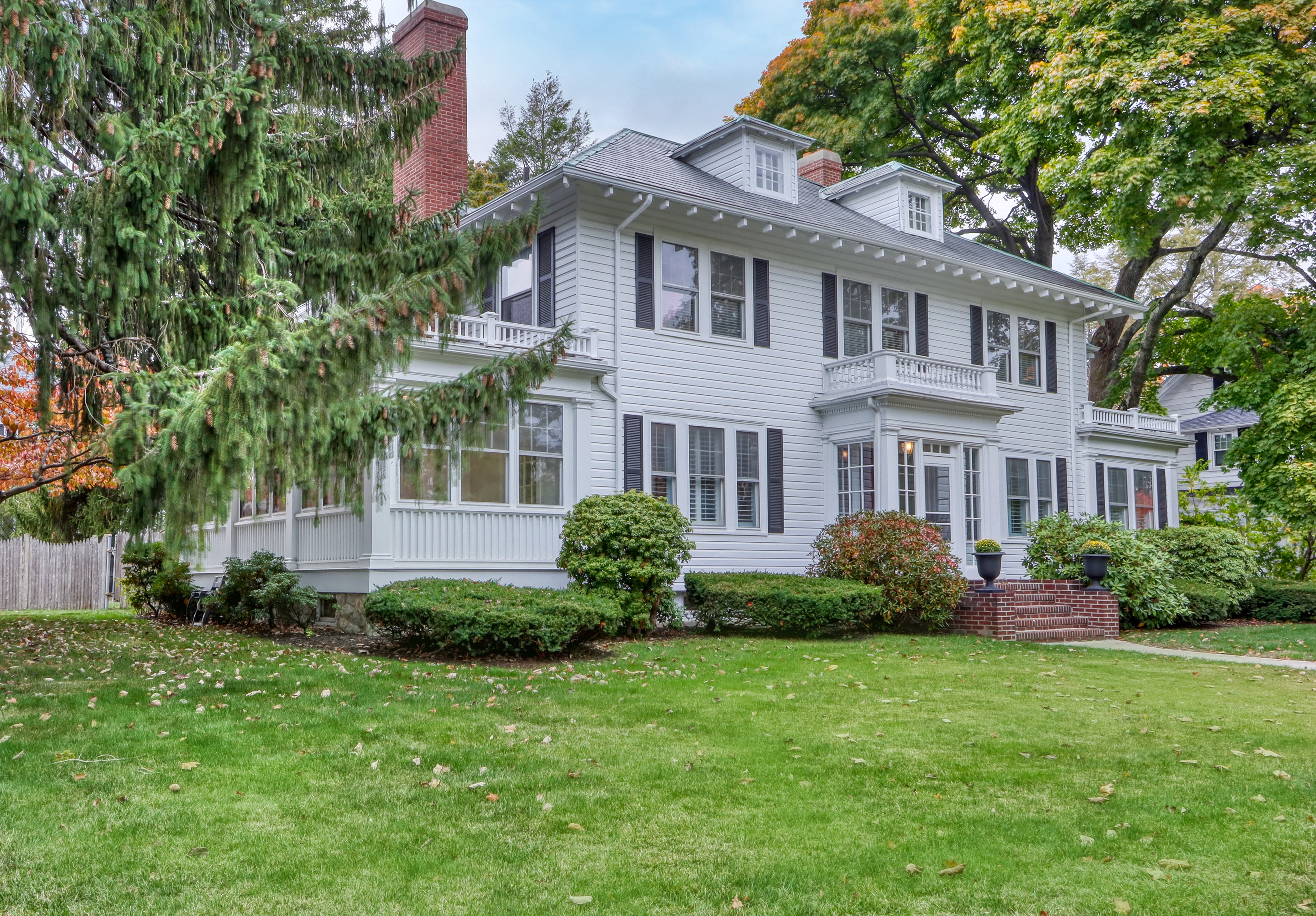 8 Stratford Road Melrose, MA 02176 - Photo 2 of 3