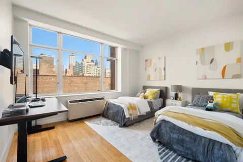 $3,700,000 | 201 West 17th Street, Unit 7A | Chelsea