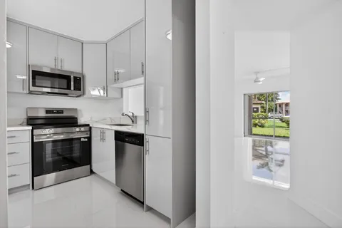 $225,000 | 5561 Lakeside Drive, Unit 107, Margate, FL 33063
