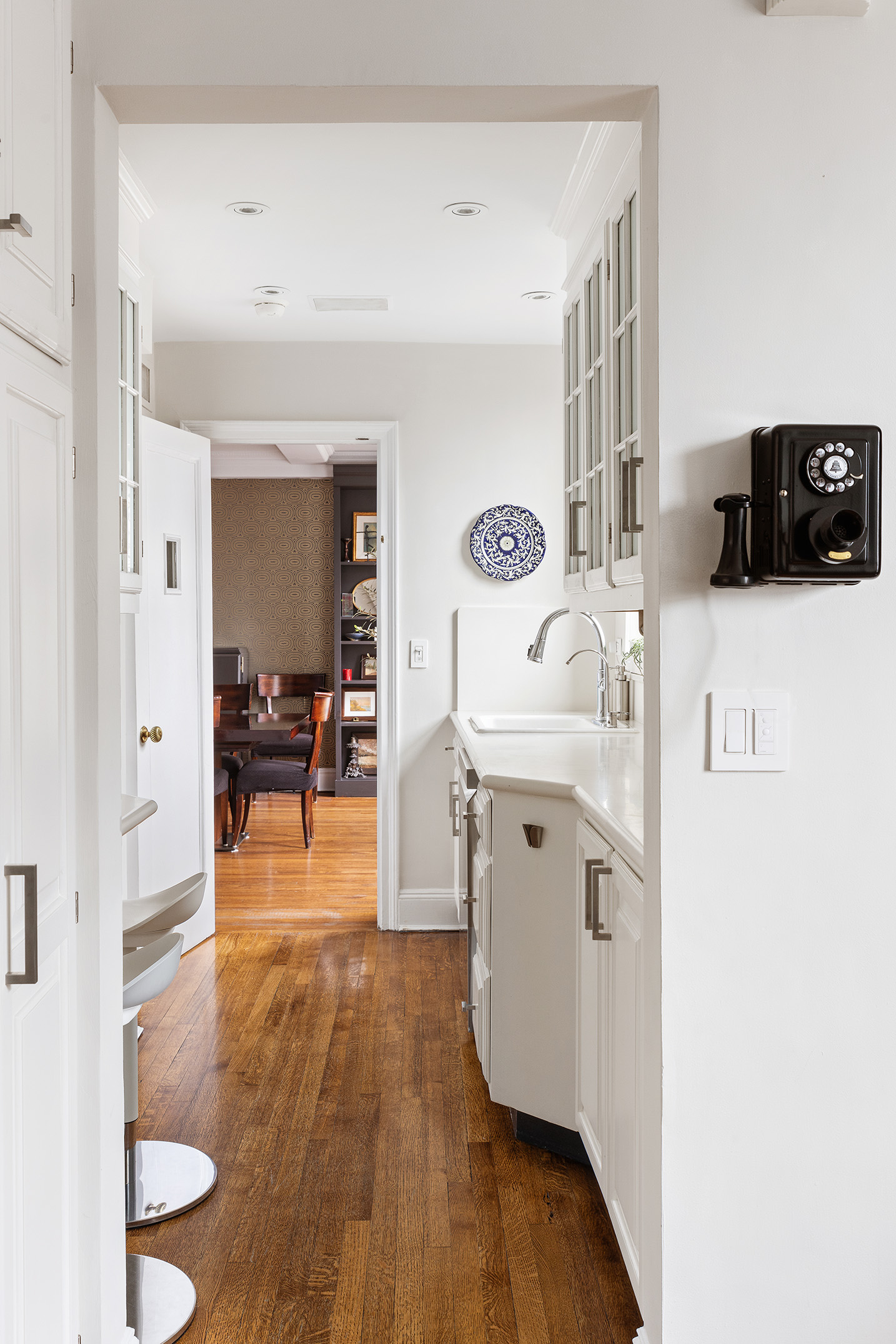 320 East 72nd Street, Unit PHB Manhattan, NY 10021 - Photo 7 of 26 a view of living room with furniture and wooden floor