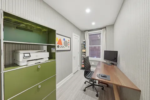 $2,699,000 | 50 East 72nd Street, Unit 10B | Lenox Hill