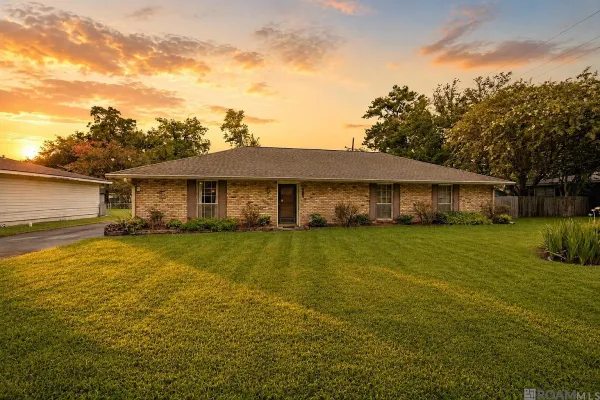 $249,000 | 814 Avenue East, Port Allen, LA 70767