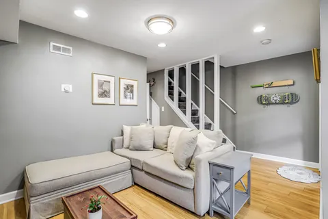 $799,900 | 313 M Street Northwest, Washington, DC 20001