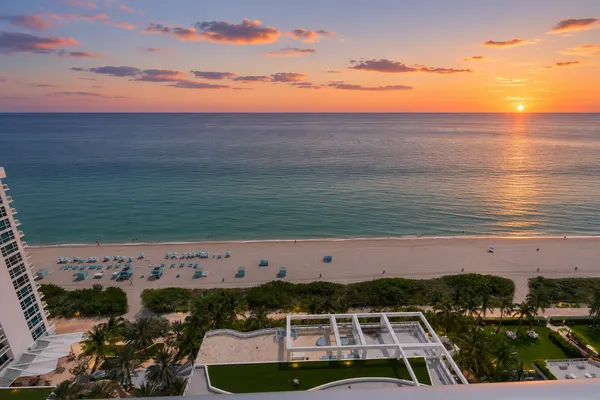 $2,100,000 | 6799 Collins Avenue, Unit 1402, Miami Beach, FL 33141