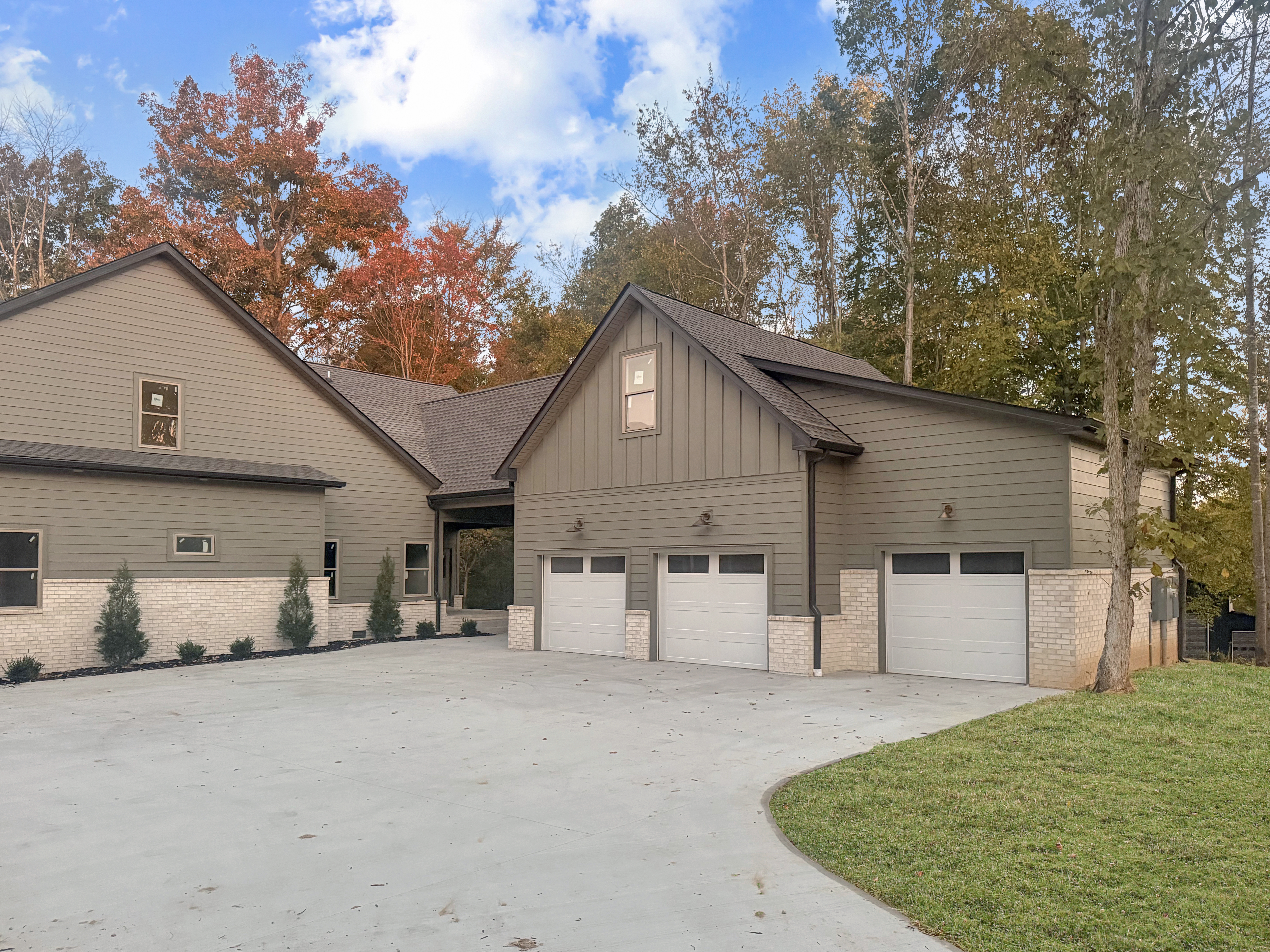 2949 Pace Road Clarksville, TN 37043 - Photo 2 of 18 a view of a house with a outdoor space