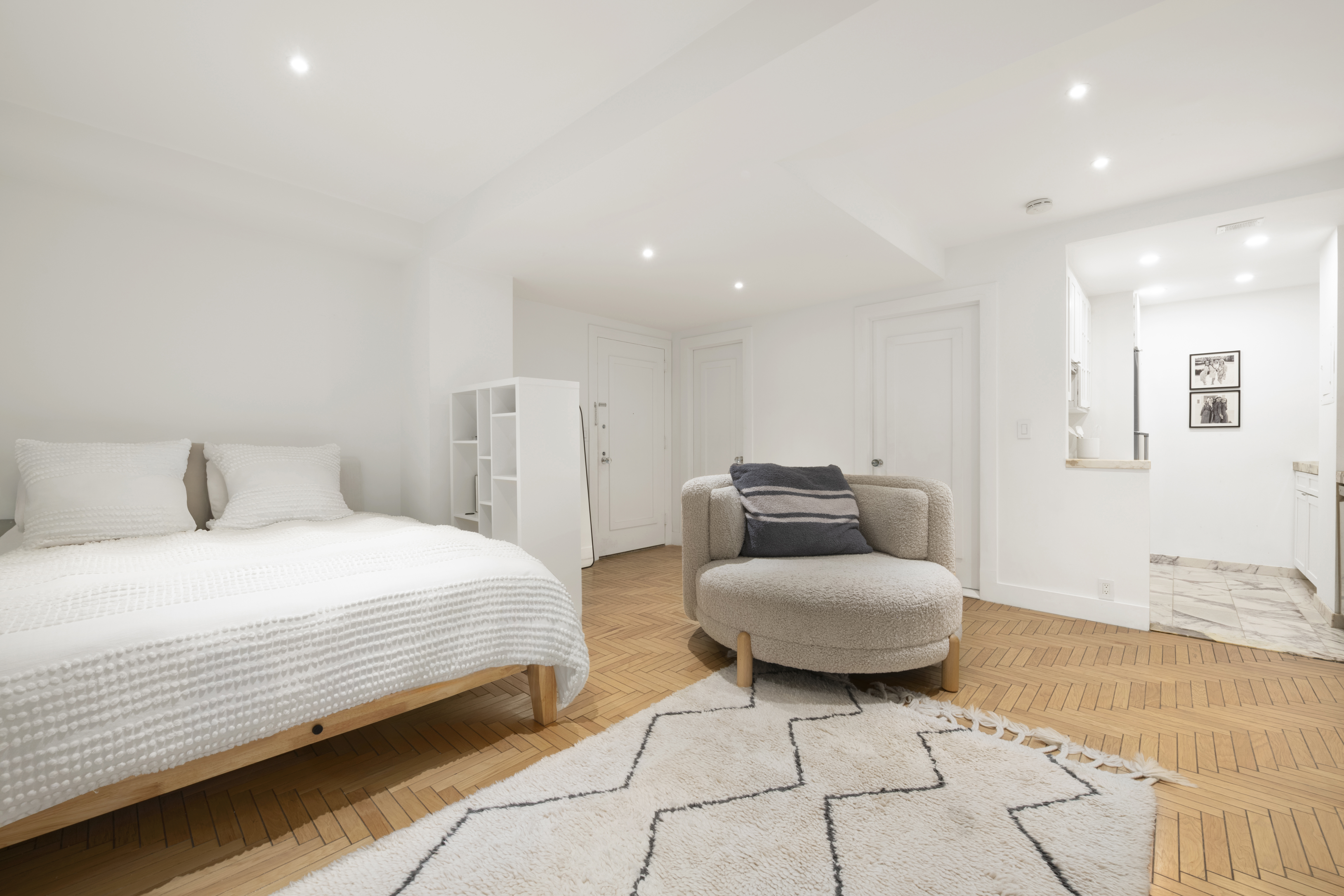 106 Central Park South, Unit 9J Manhattan, NY 10019 - Photo 13 of 18 Gallery Image 13