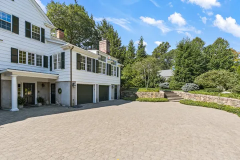 $4,150,000 | 33 Hundreds Circle, Wellesley Hills, MA 02481