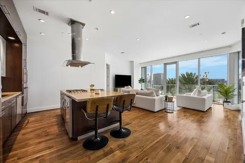 $475,000 | 1600 Post Oak Boulevard, Houston, TX 77056