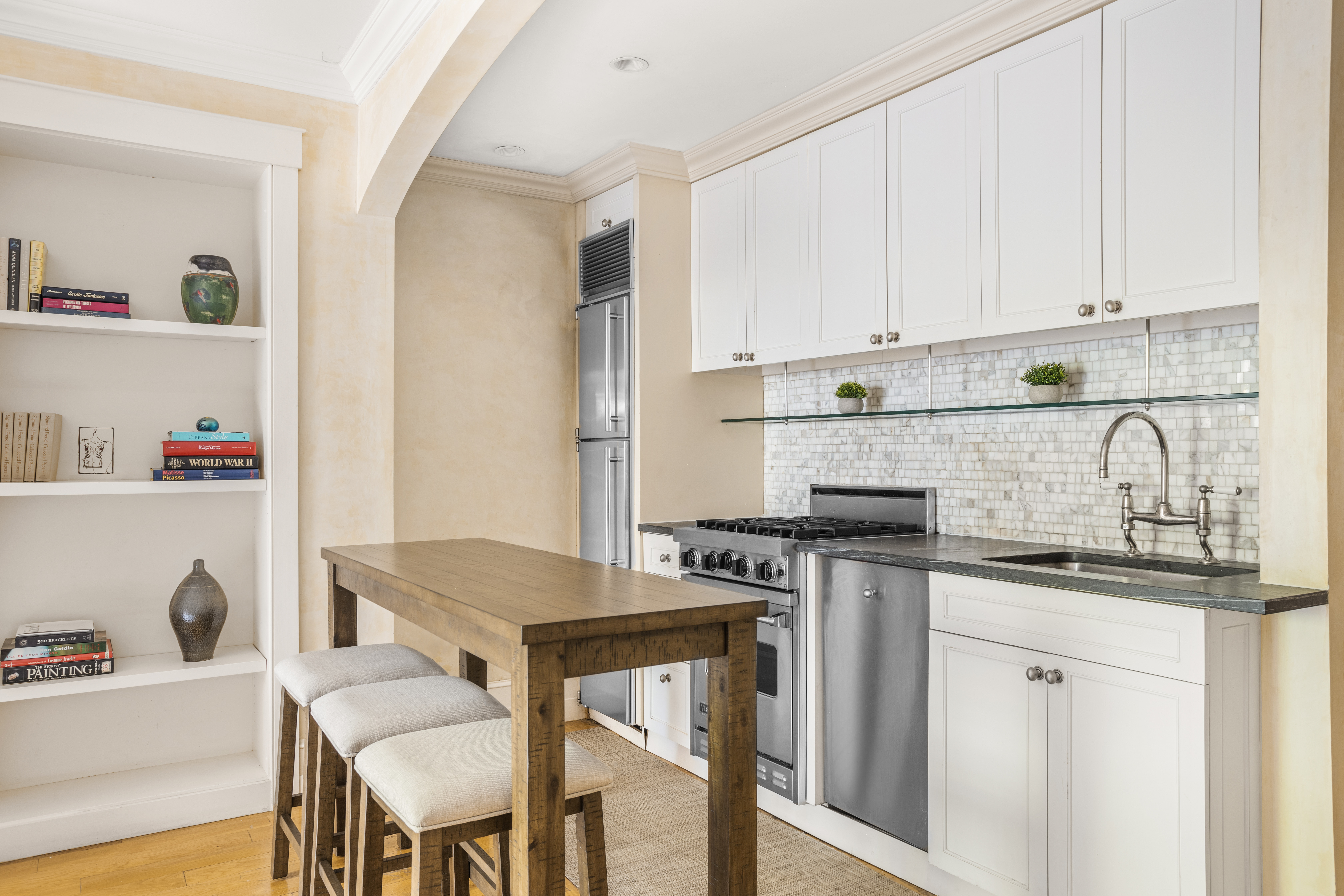 72 Perry Street, Unit GARDEN Manhattan, NY 10014 - Photo 6 of 15