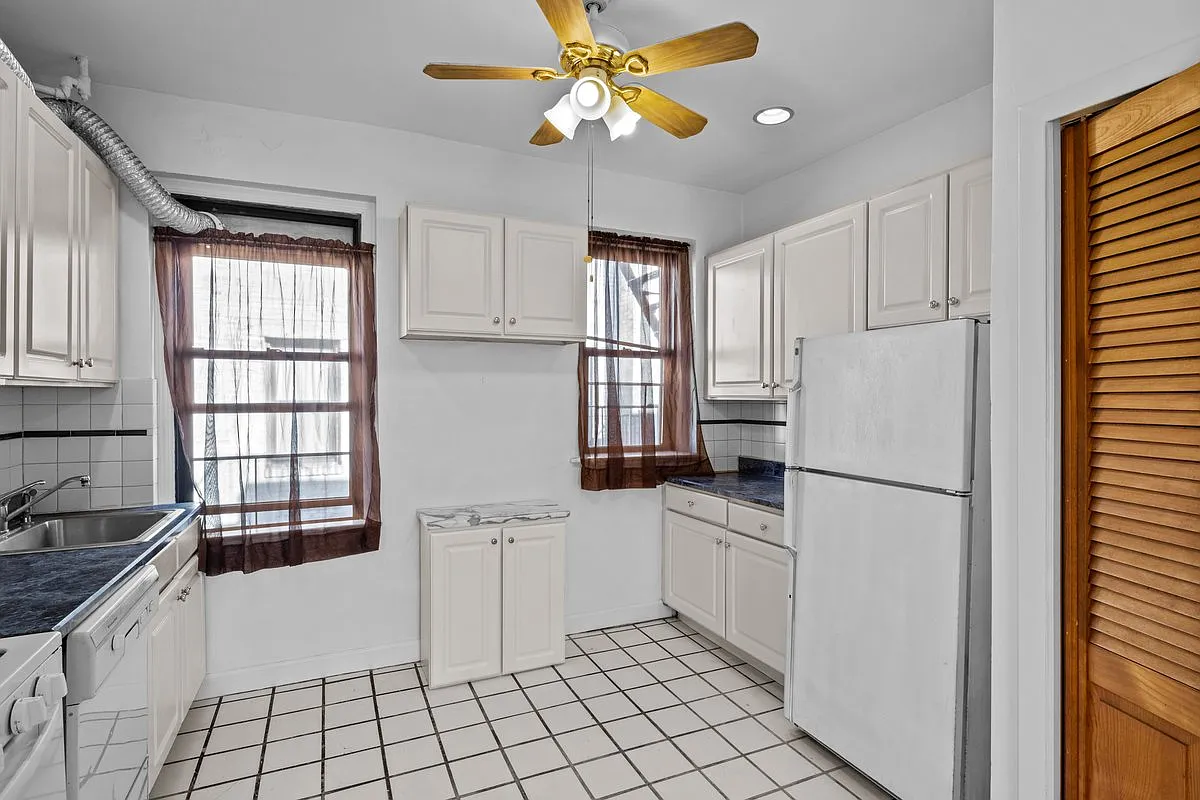 21-37 33rd Street, Unit 5B Queens, NY 11105 - Photo 6 of 11