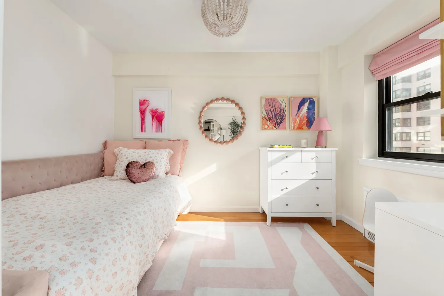 $895,000 | 181 East 73rd Street, Unit 9C | Lenox Hill