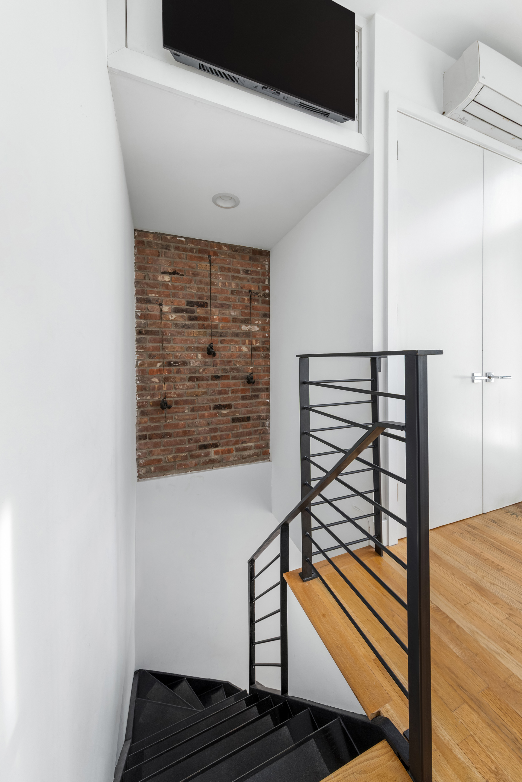 311 West 76th Street, Unit PH-5 Manhattan, NY 10023 - Photo 8 of 11 a view of entryway