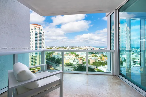 $4,500,000 | 1000 South Pointe Drive, Unit 1903, Miami Beach, FL 33139
