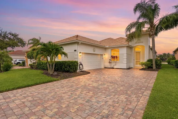 $595,000 | 15464 Cortona Way, Naples, FL 34120