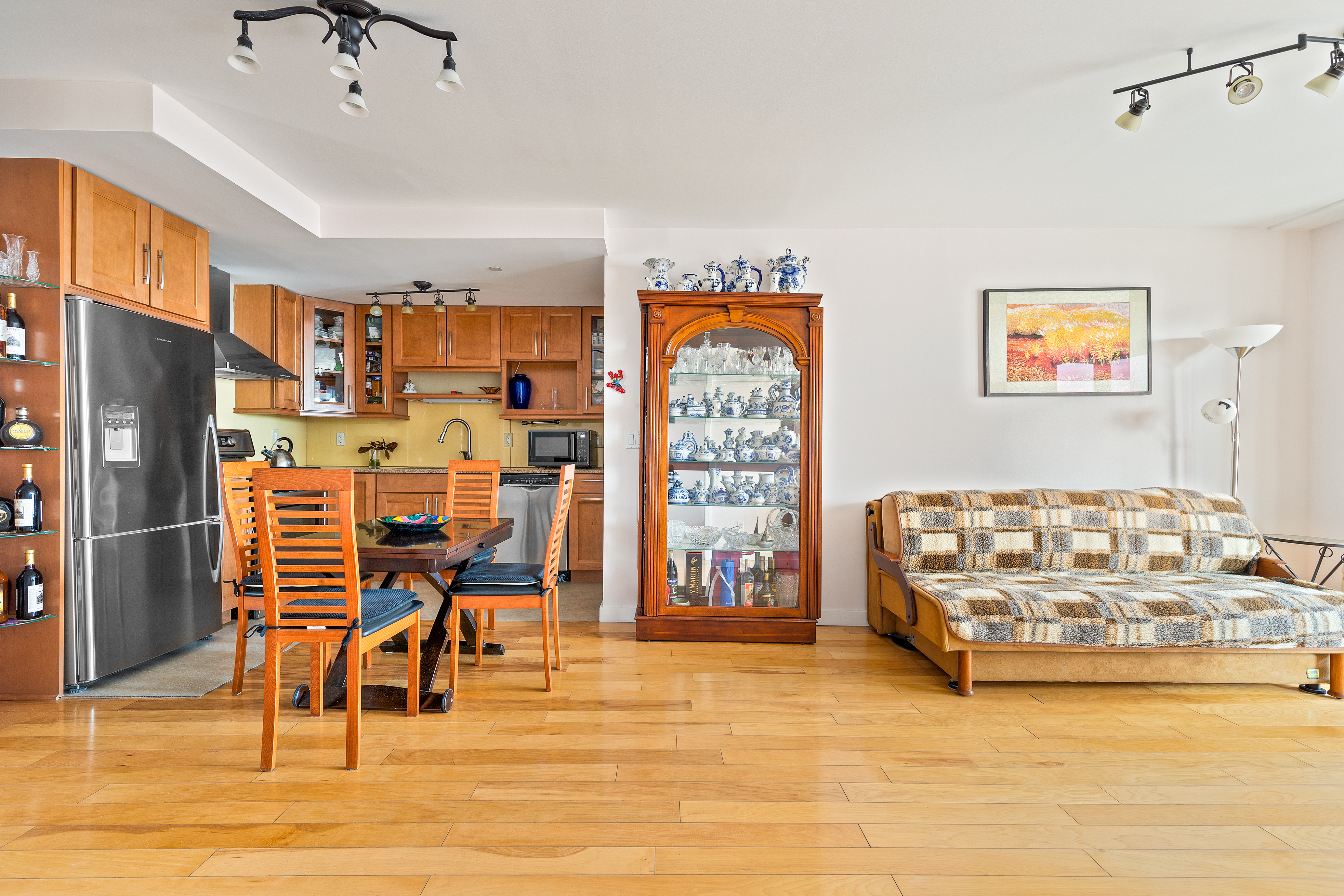 62 Brighton 2nd Place, Unit 4B Brooklyn, NY 11235 - Photo 2 of 12 a view of a living room and kitchen