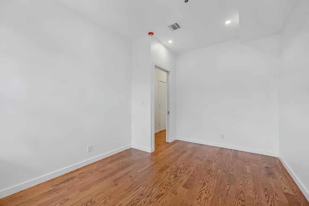109 President Street, Unit 4 Brooklyn, NY 11231 - Photo 9 of 22 a view of an empty room