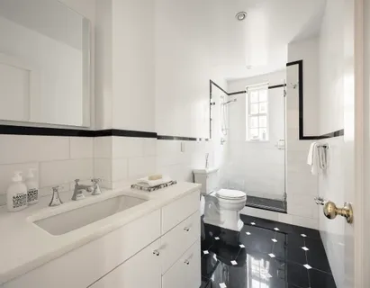 $2,295,000 | 25 5th Avenue, Unit 8F | Greenwich Village